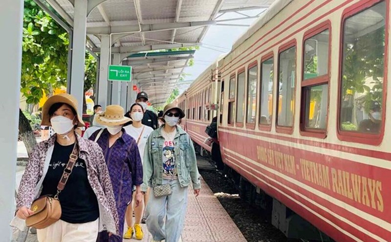 Railway increases Hanoi - Hai Phong route. Photo: VNR