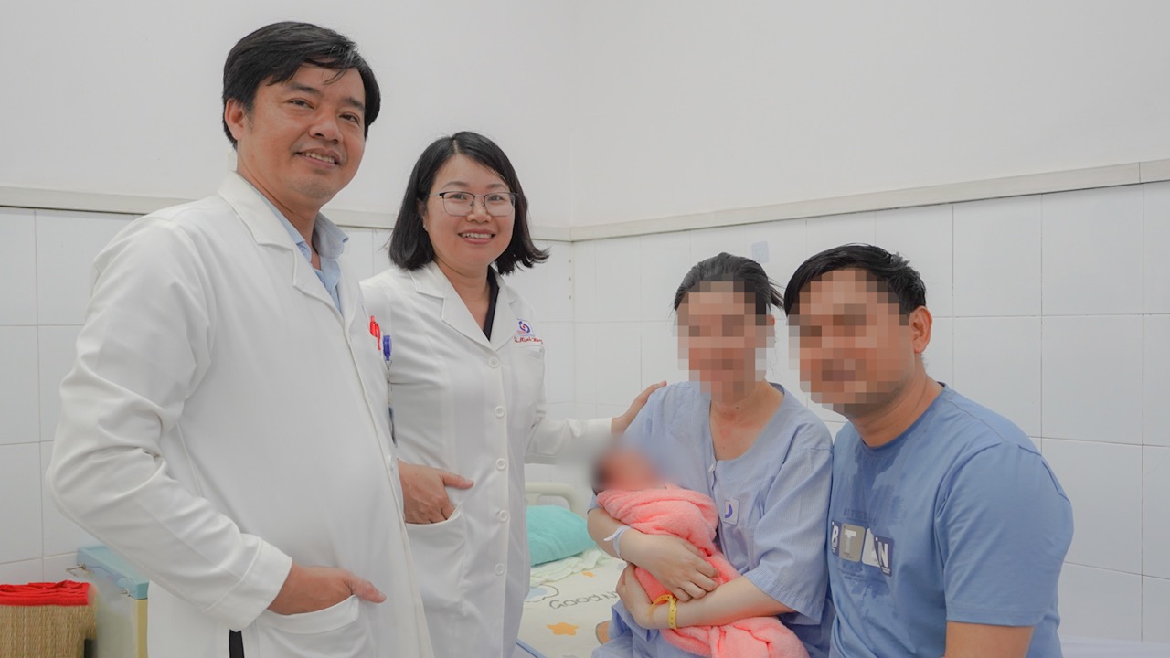 The mother was diagnosed with Budd-Chiari Association, a rare disease. Photo: Provided by the hospital