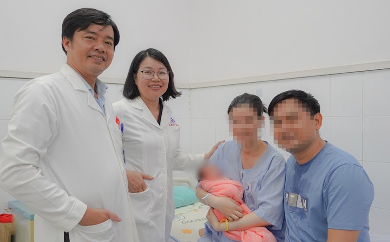 The mother was diagnosed with Budd-Chiari Association, a rare disease. Photo: Provided by the hospital