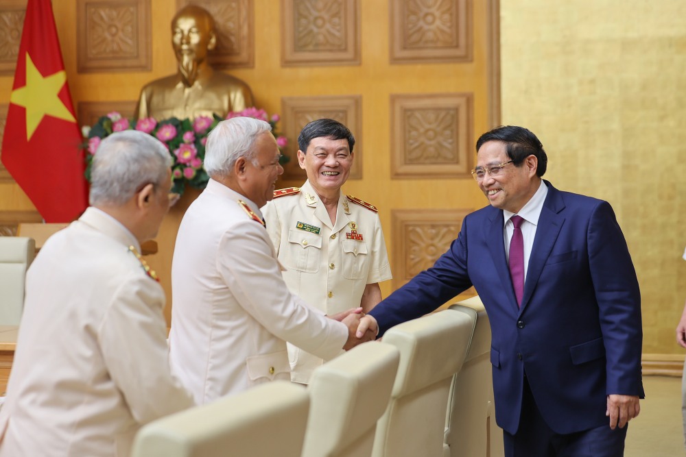 Thu tuong Pham Minh Chinh voi cac dai bieu tai buoi gap mat, tri an. Anh: VGP