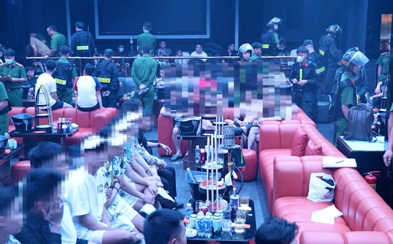 Organizing drug use in restaurants and bars, 39 people were prosecuted. Photo: Quang Tri Provincial Police