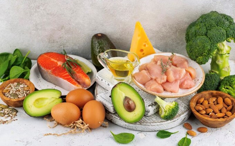 Cut down on sugar and processed foods to reduce belly fat. Photo: Thuy Duong