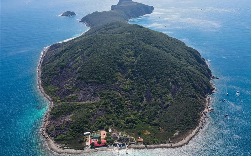 Panorama of Hon Mun Island in Nha Trang Bay. Photo: Huu Long