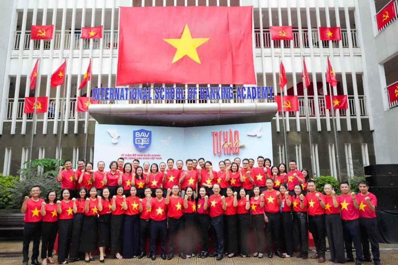 Hoc vien Ngan hang chao mung ky niem 80 nam Quoc khanh 2.9. Anh: Hoc vien Ngan hang  