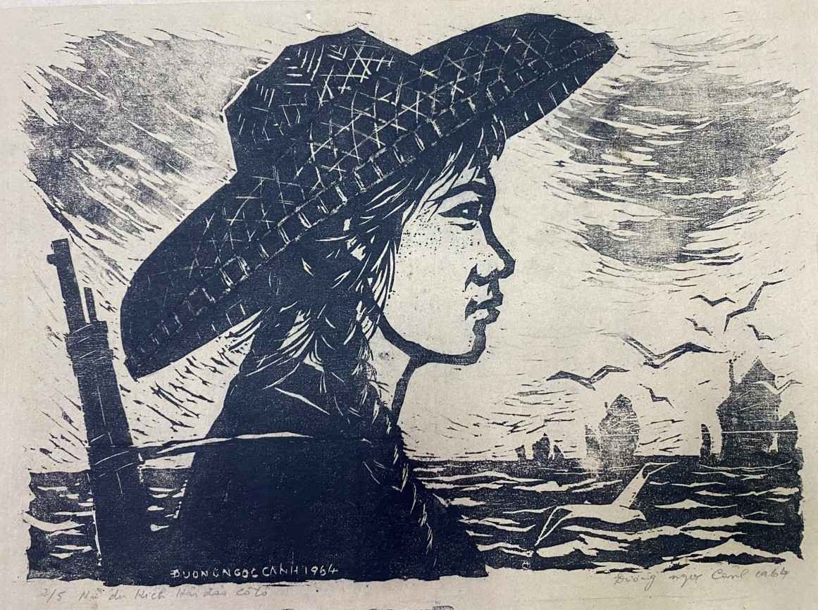 Tac pham tranh khac go “Nu du kich hai dao Co To” cua Duong Ngoc Canh sang tac nam 1964.