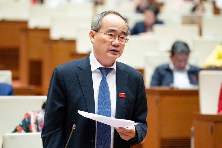 Dai bieu Quoc hoi Nguyen Thien Nhan cho rang, muc mo tro 9-13 trieu chi bang 1- 1,5% chi phi nuoi mot tre, chua du de