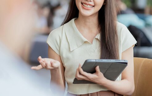 다양한 기술을 갖춘 경쟁적인 노동 시장이 구직의 열쇠입니다. 사진: Thuy Duong