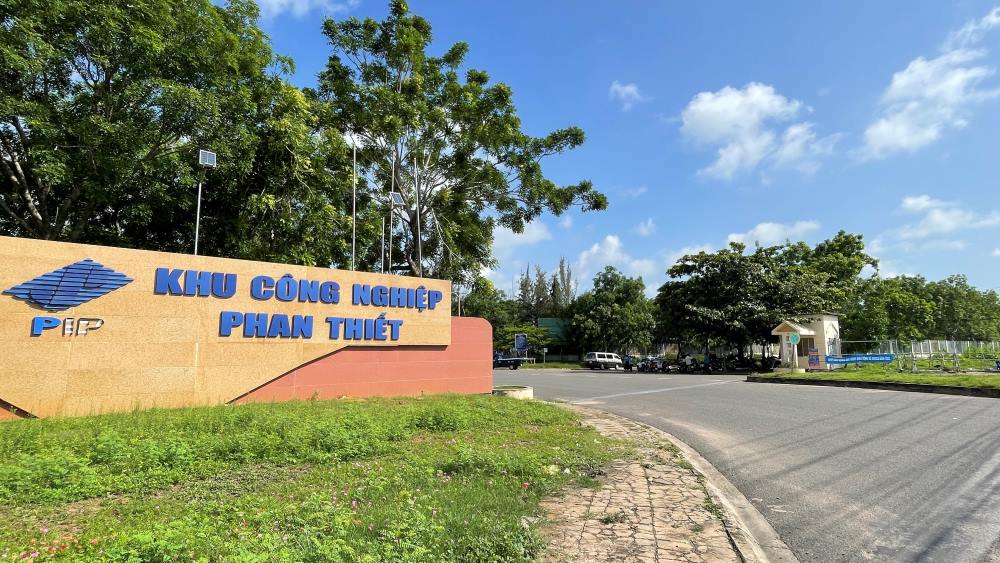Cong vao Khu cong nghiep Phan Thiet. Anh: Duy Tuan 