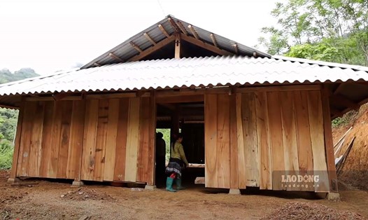 Căn nhà của gia đình chị Giàng Thị Nài, hộ nghèo của xã Hồng Thái được hỗ trợ xây mới kiên cố. Ảnh: Việt Bắc.