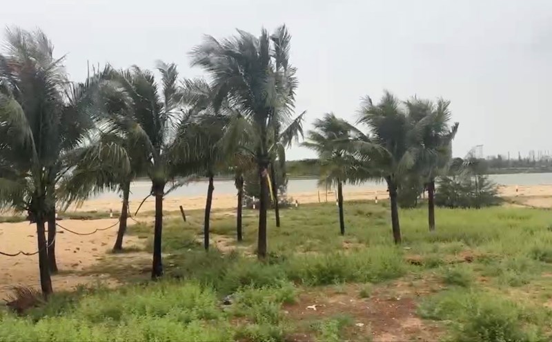 Storm No. 5 made landfall, the coast of Quang Tri had strong winds. Photo: Cong Sang