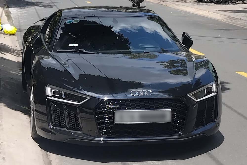 The black Audi R8 V10 Plus in An Giang, one of two of the same color in Vietnam, is still kept intact and not equipped with upgrade accessories. Photo: Phuong Ngo