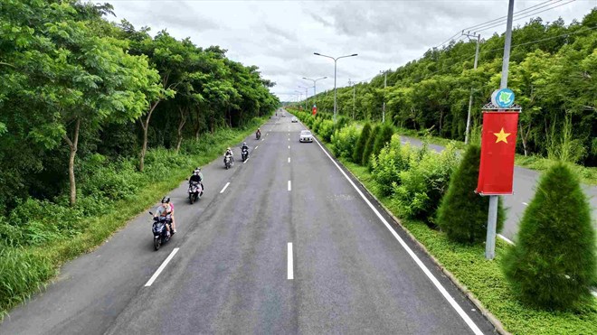 Duong Rung Sac chay qua Khu du tru sinh quyen Can Gio. Anh: Anh Tu