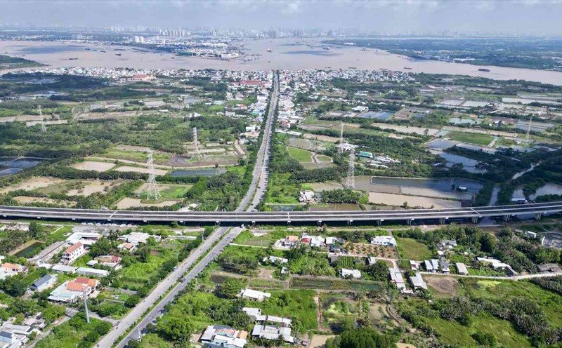 The Metro line from the old District 7 to Can Gio will run along Rung Sac Road (HCMC). Photo: Anh Tu