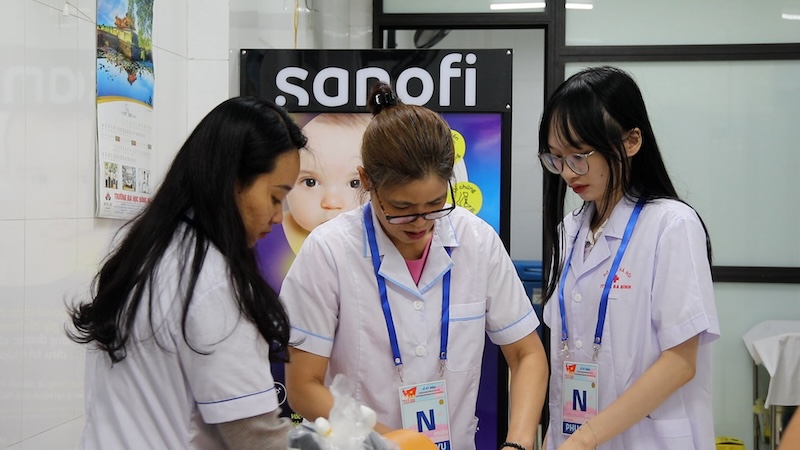 The medical station in Hanoi is busy serving the A80 parade and parade.