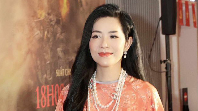 Miss Photo Yen Nhi when attending the premiere of the movie "Red Rain". Photo: Character provided