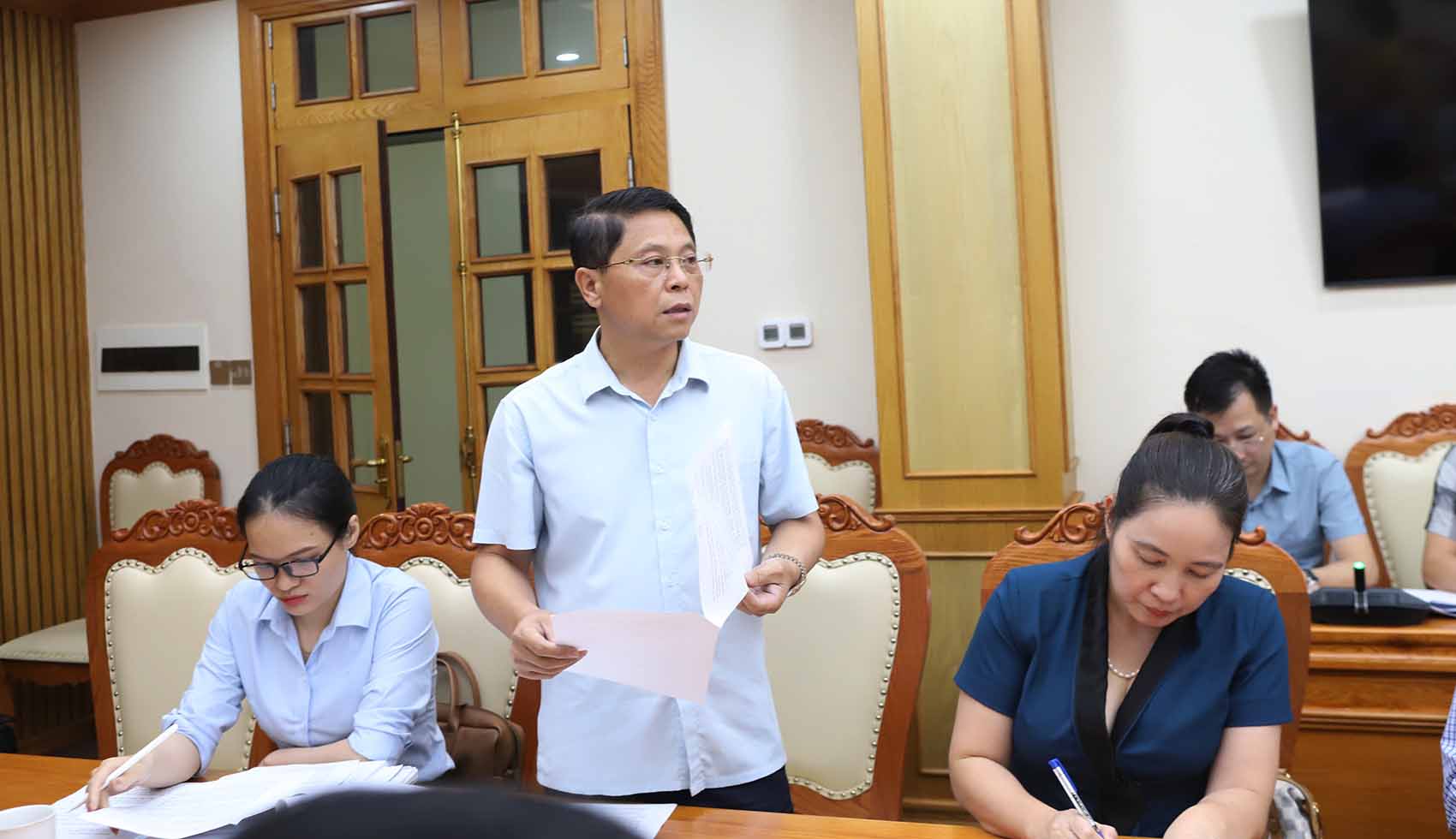 Long Phuong 그룹 주식회사 대표가 Bac Ninh 지방 인민위원회 지도부와의 회의에서 제안했습니다. 사진: Nguyen Mien