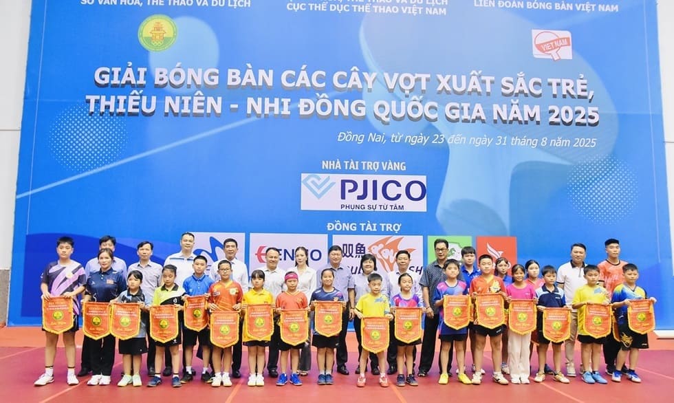 Vietnamese youth table tennis players are competing in Dong Nai. Photo: VTF