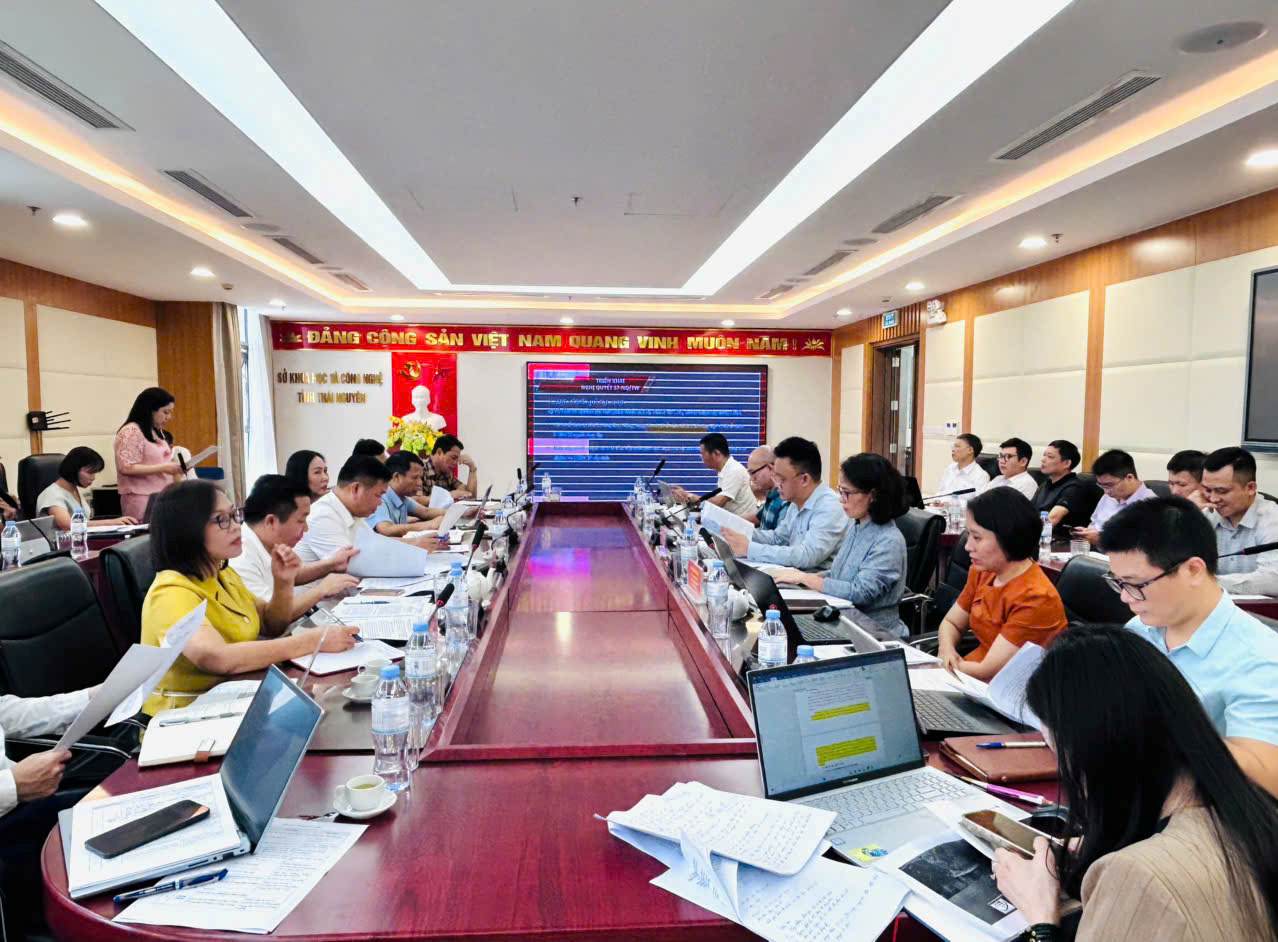 Doan cong tac cua Bo KHCN da co buoi lam viec tai tinh Thai Nguyen ve tinh hinh trien khai, van hanh mo hinh chinh quyen dia phuong hai cap. Anh: Bo KHCN