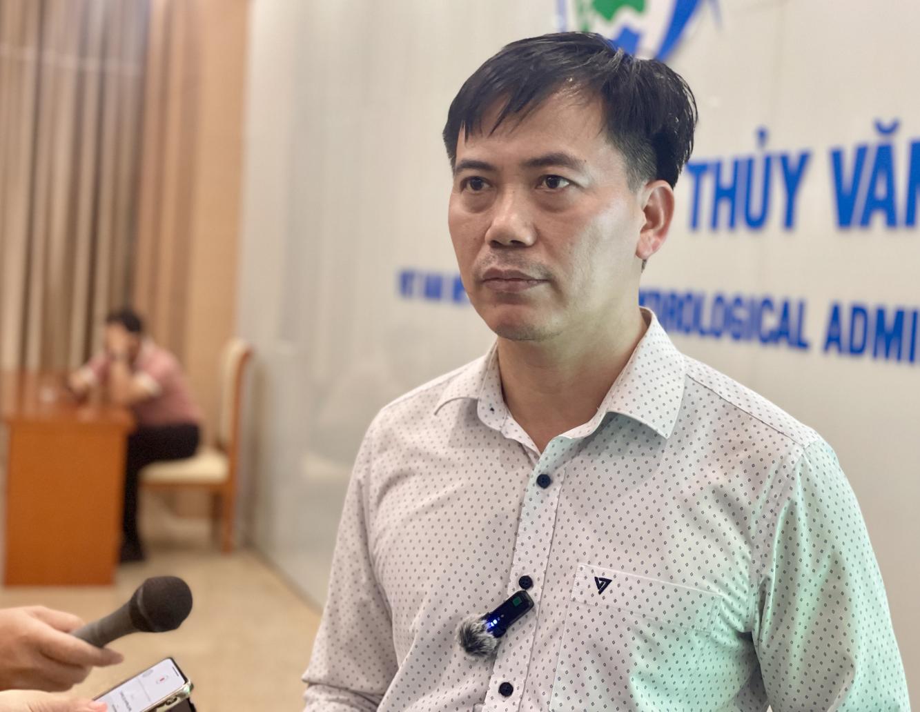 Ông Nguyễn Văn Hưởng cung cấp thông tin về bão số 5 vào chiều tối nay 25.8. Ảnh: An An