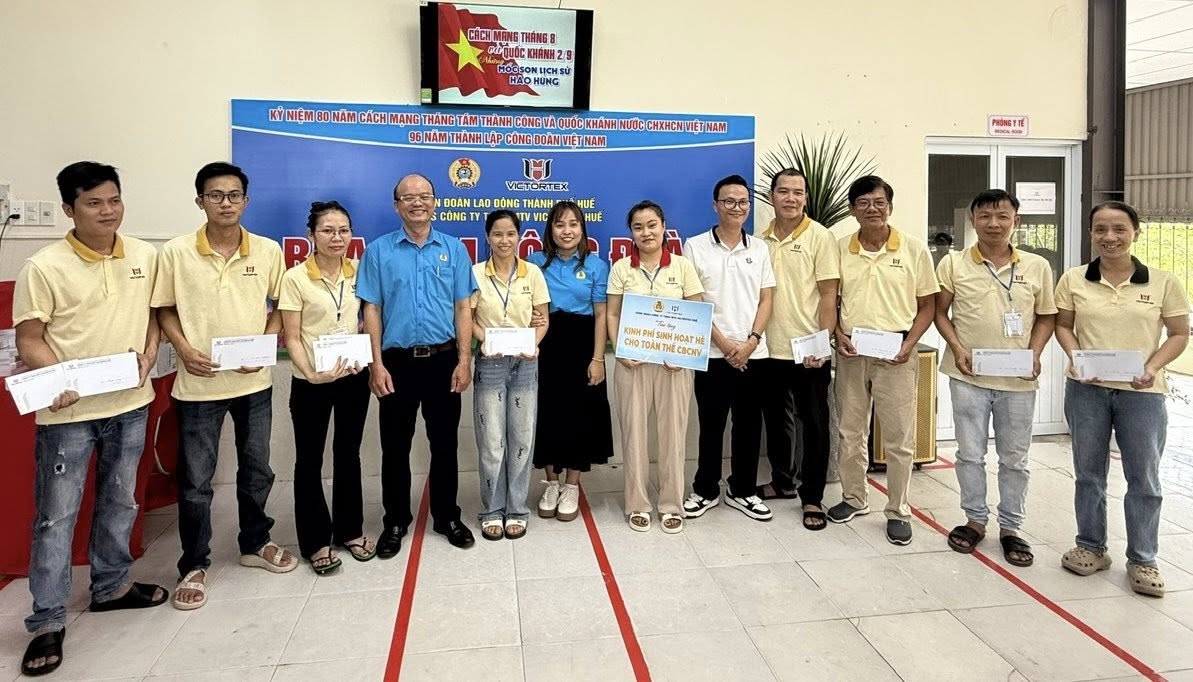 Cong doan va doanh nghiep danh kinh phi to chuc cac hoat dong sinh hoat he bo ich cho doan vien. Anh: Cong doan Hue