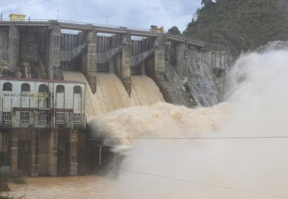 Pour faire face a la tempete n° 5 la centrale hydroelectrique de Ho Ho deversera a partir de 20h le 25 août. Photo : Tran Tuan
