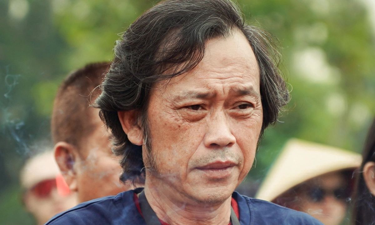 Artist Hoai Linh. Photo: Film crew.