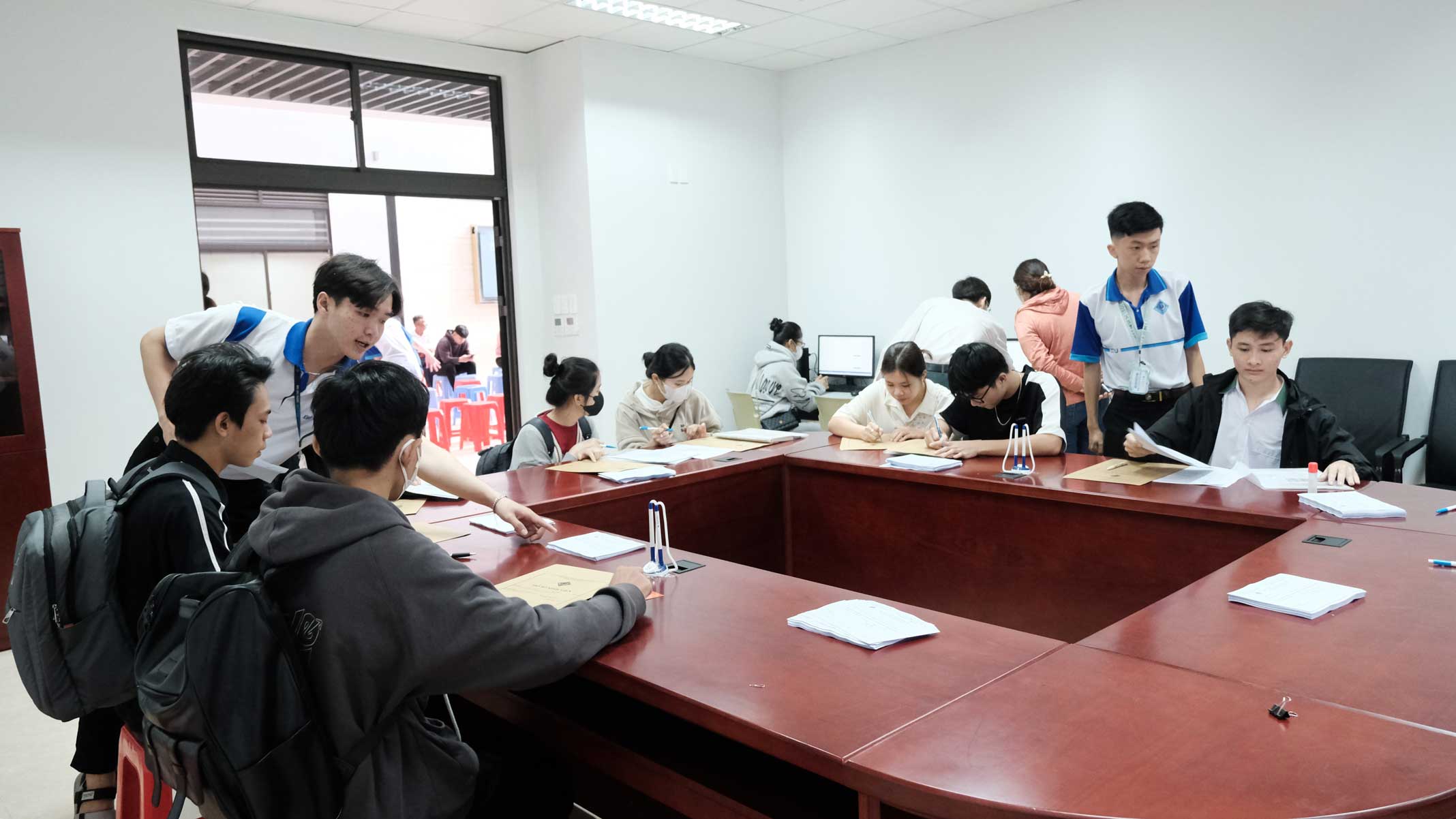 After 2 days of admission, Can Tho University had about 2,500 admitted candidates to complete the admission procedures. Photo: My Ly