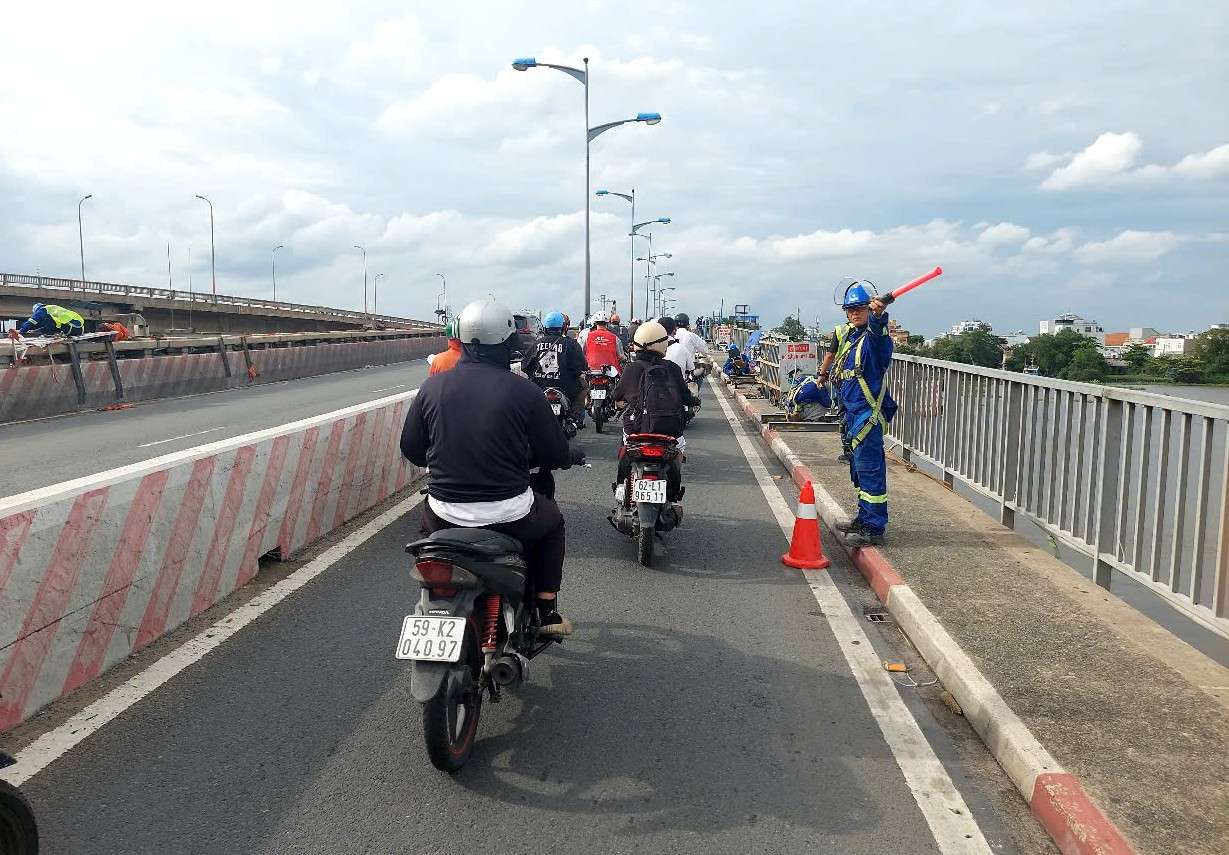 Cau Binh Trieu 1 tu ngay 26.8 se chi cho xe may luu thong. Anh: Minh Quan