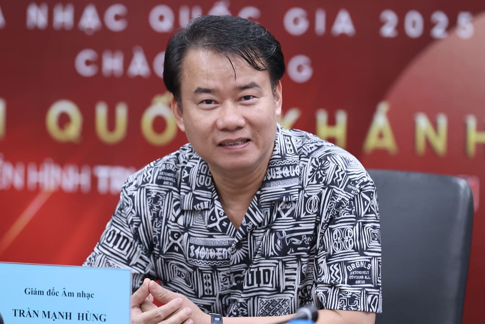 Giam doc am nhac Tran Manh Hung noi rang,  Vi vay, lua chon tac pham cho Dieu con mai luon la mot qua trinh can nhac, de moi tiet muc thuc su tieu bieu va xung tam.