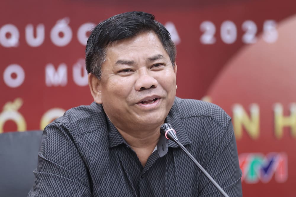 Thu truong Bo Dan toc va Ton giao - Y Thong: Day la lan dau tien Bo Dan toc va Ton giao cung Bao VietNamNet to chuc Dieu con mai. Truoc do, chuong trinh da duoc duy tri lien tuc 14 nam. Dieu dac biet nam nay la chuong trinh dien ra dung vao dip Quoc khanh 2/9, cung la nam toan Dang, toan dan ky niem 80 nam ngay thanh lap nuoc. Toi cho rang su trung hop nay mang y nghia thieng lieng, cang lam noi bat gia tri cua Dieu con mai trong doi song tinh than cua nguoi dan.