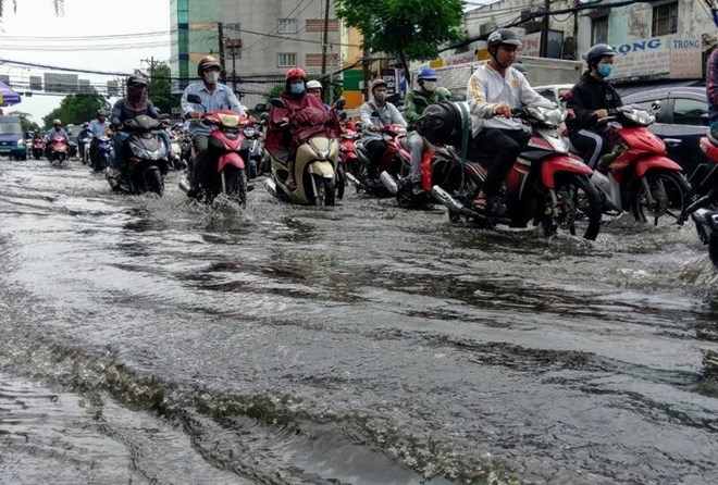 Du bao thoi tiet hom nay 26.8, mua dong tiep dien o Bac Bo va Trung Bo do anh huong cua bao so 5. Anh: Minh Quan