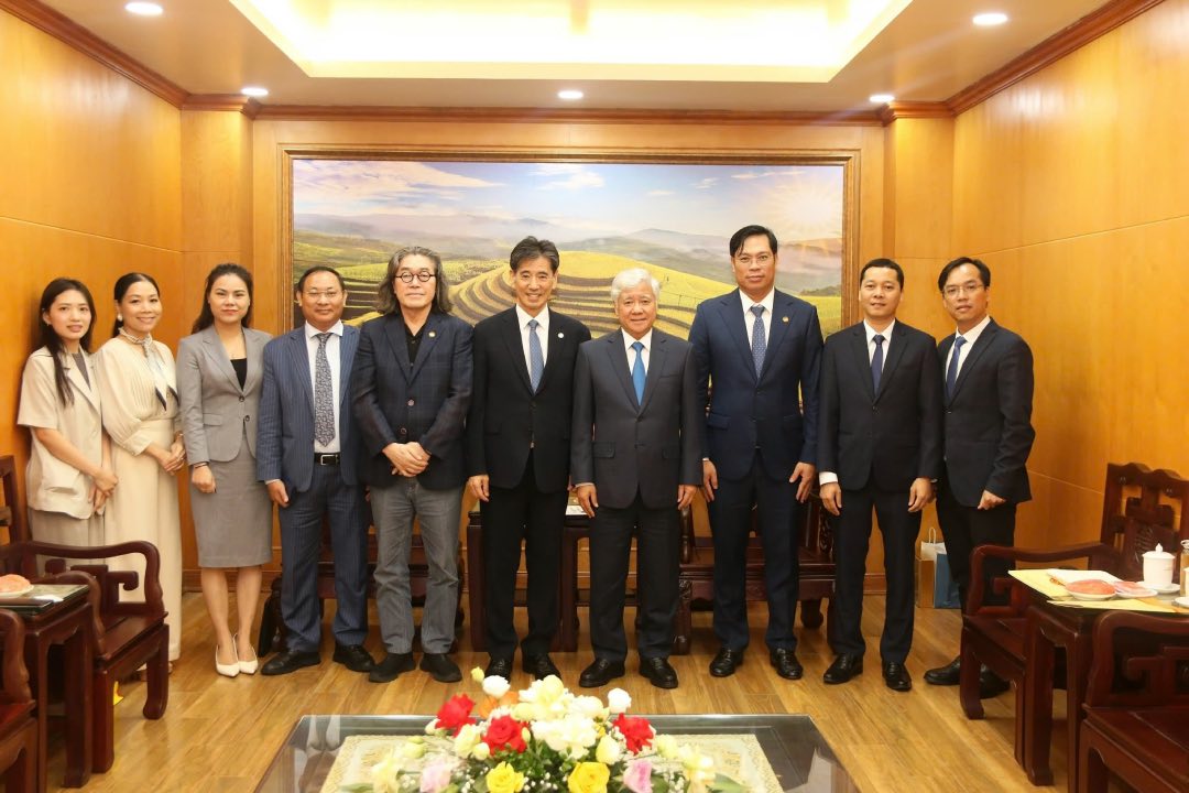Cac dai bieu chup anh luu niem. Anh: Minh Hien