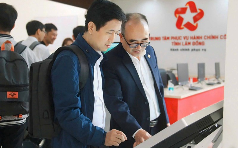 Up to 99% of households have fiber optic cables and nearly 91% use smartphones in Lam Dong