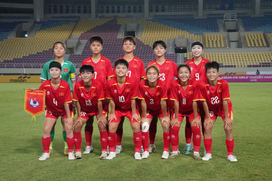 Doi hinh xuat phat cua U16 nu Viet Nam trong tran gap Myanmar. Anh: PSSI