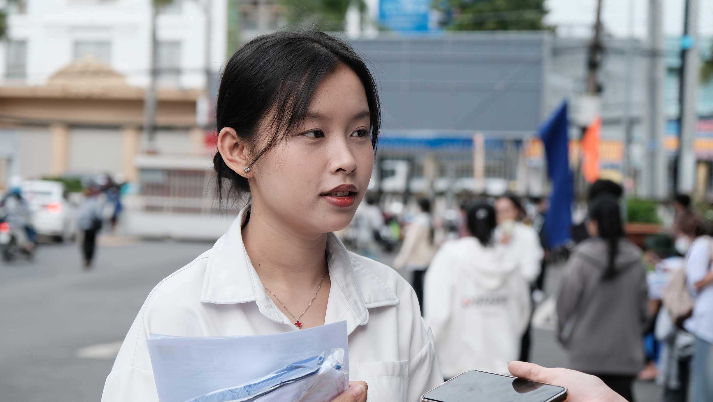 Tuyet Nhung hao hung den lam thu tuc nhap hoc. Anh: My Ly