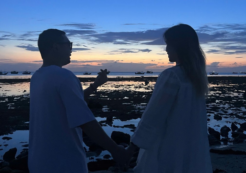 Giving each other affectionate gestures will help couples bond more closely. Photo: Tuan Dat