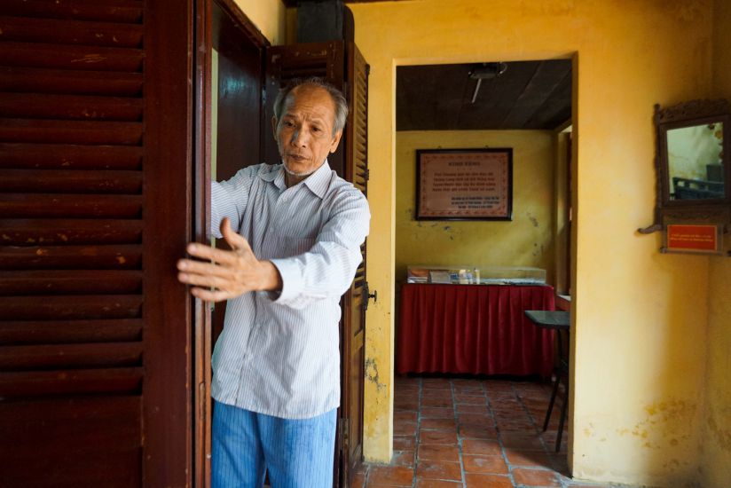 Historical artifacts inside the house of Mr. Nguyen Thi An (Phu Thuong, old Tay Ho) are preserved by Mr. Cong Ngoc Dung, An's grandson. Photo: Tung Giang