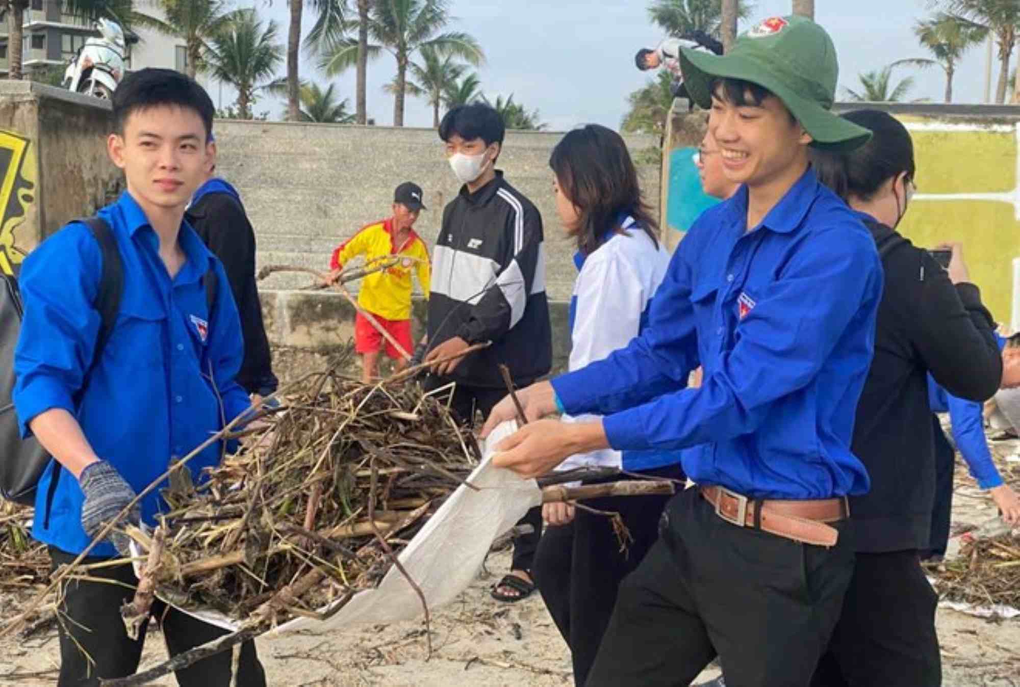 Cleaning up the environment - especially at the beaches - is a regular, weekly activity in Da Nang. Photo: Nguyen Thuy
