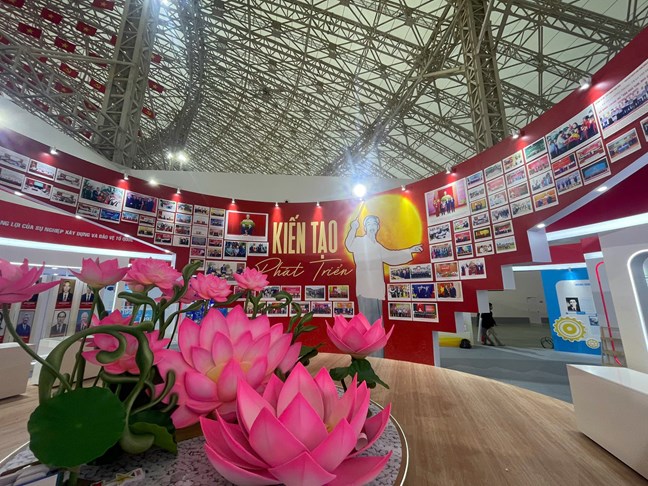 Vista del stand de exhibicion de la exposicion del MTTQ de Vietnam.