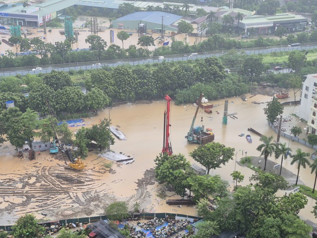 Dai lo Thang Long doan giao voi khu do thi An Khanh ngap sau, sang 26.8. Anh: Tran Tuan