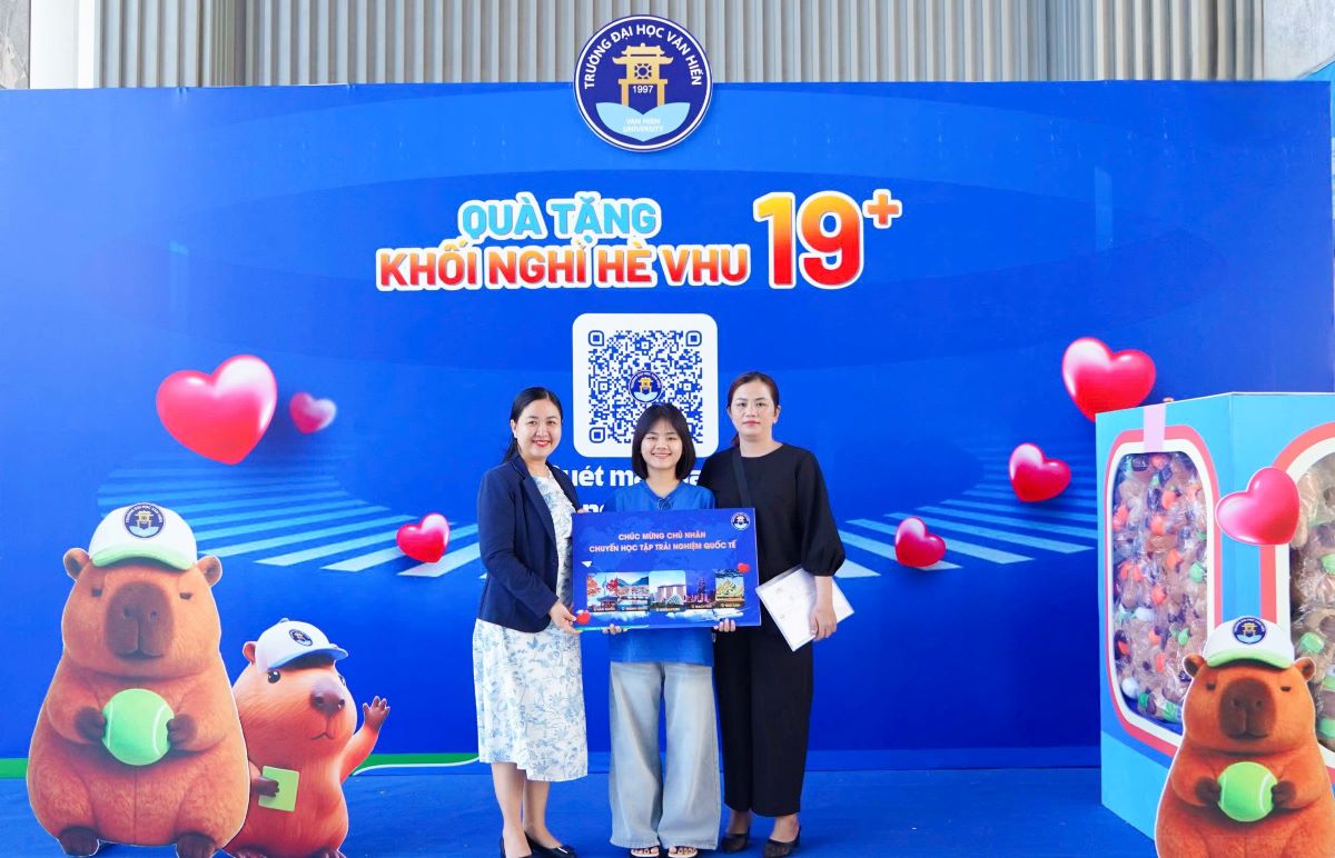Thi sinh den nhap hoc may man nhan duoc chuyen hoc tap trai nghiem quoc te, san sang hanh trinh hoi nhap toan cau  