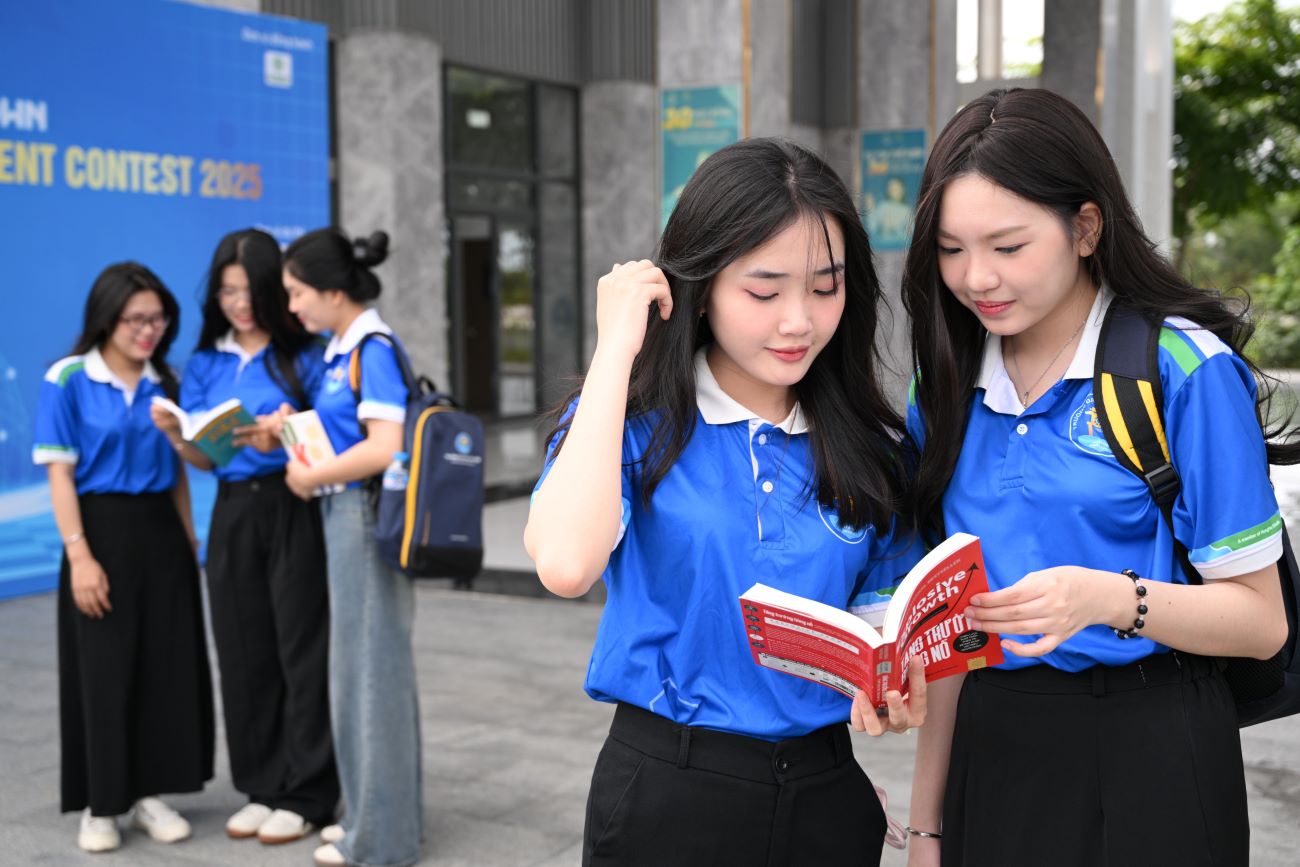 Sinh vien Van Hien luon san sang voi phong thai tu tin, nang dong trong hoc tap va hoat dong phung su  