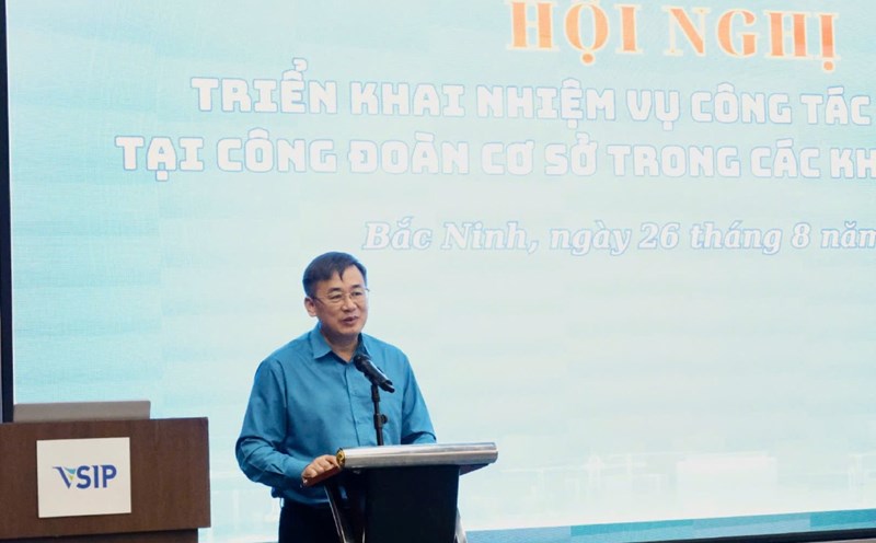 Mr. Thach Van Chung - Vice Chairman of the Provincial Fatherland Front Committee, Provincial Party Committee member, Chairman of the Bac Ninh Provincial Federation of Labor spoke at the conference. Photo: Quyet Chien
