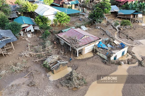 Ban Suoi Lu 1, 2 ,3 (xa Na Son) chiu thiet hai nang do mua lu. Anh: Quang Dat