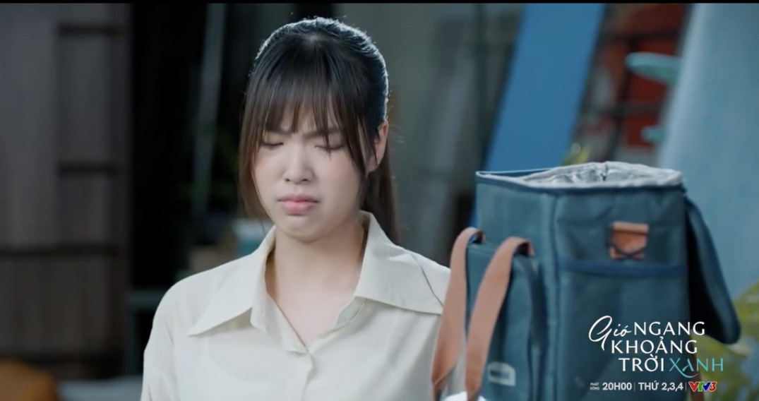 Thu ky tuc toi vi lam do an cho Dang nhung bi moi nguoi an het. Anh: VFC. 