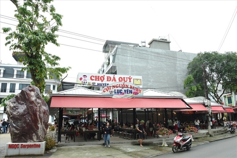 Lao Cai subasta 14 parcelas de tierra en la 'capital de las piedras preciosas'. Foto: Van Duc