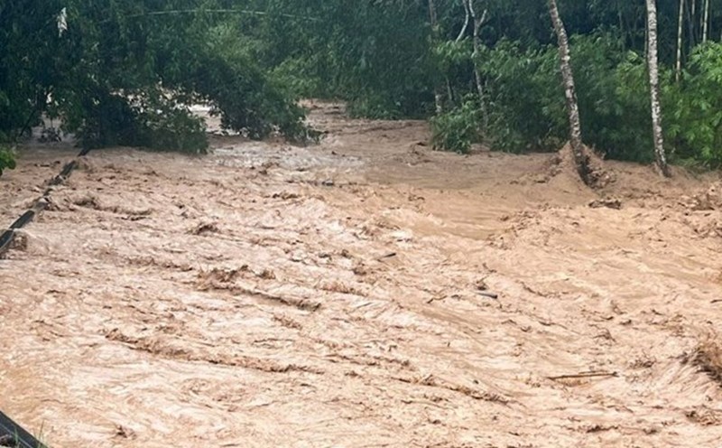 The plains and mountainous areas in Thanh Hoa were deeply flooded after storm No. 5. Photo: Tran Lam