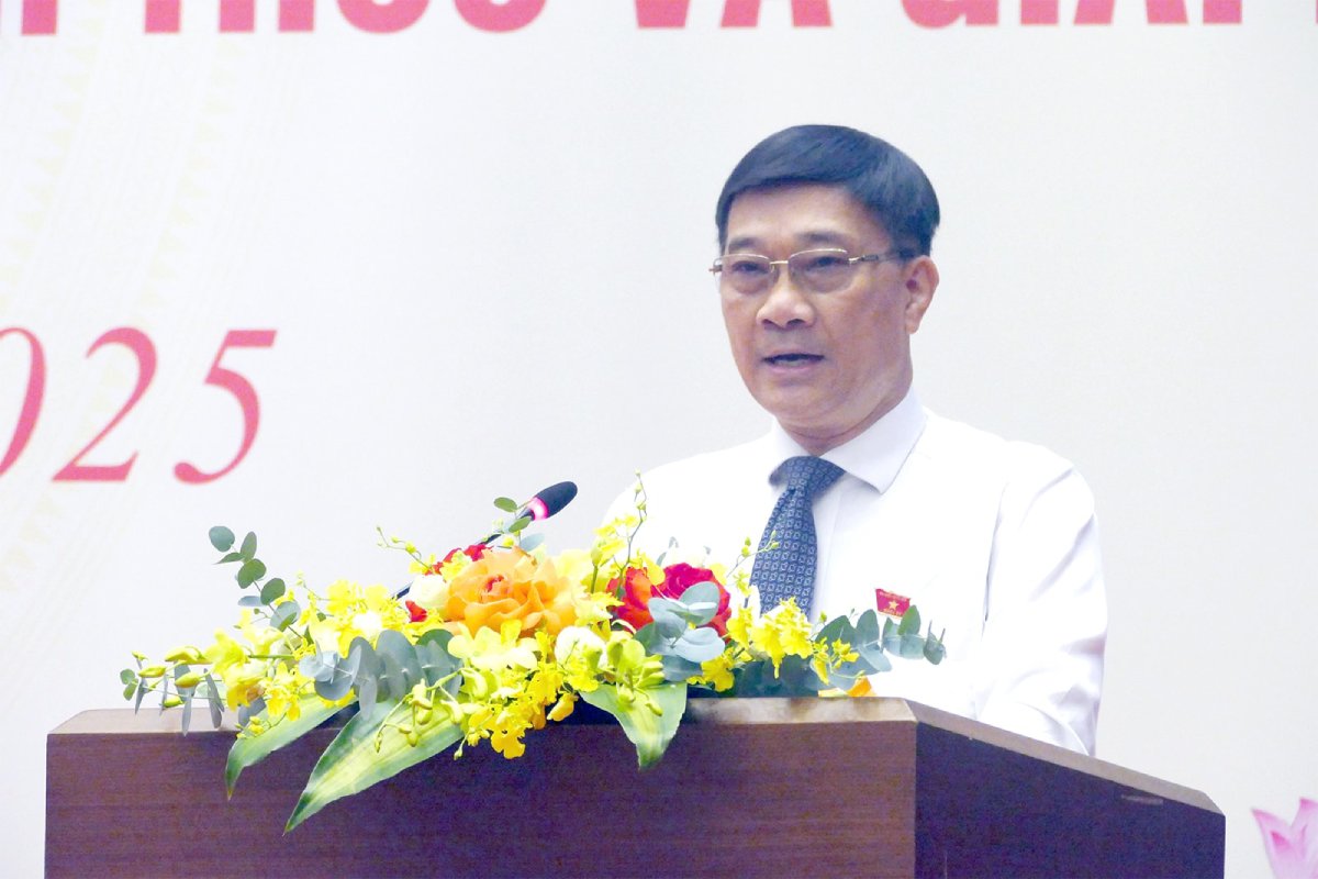 Vice Chairman of the National Assembly Vu Hong Thanh said that it is necessary to make recommendations on mechanisms and policies to aim for the goal of equitable access to education for ethnic minorities. Photo: H. Ngoc.