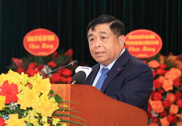 Deputy Prime Minister Nguyen Chi Dung spoke at the ceremony to celebrate the 80th anniversary of the transportation industry tradition. Photo: Ta Hai