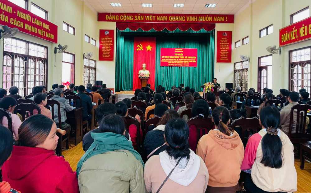 Toan canh lop tap huan. Anh: Lam Hong